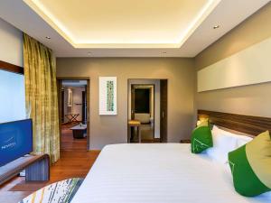 holiday inn resort phuket karon beach by ihg