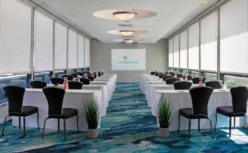 the belamar hotel manhattan beach tapestry by hilton