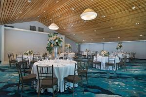 the belamar hotel manhattan beach tapestry by hilton