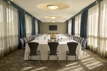 the belamar hotel manhattan beach tapestry by hilton