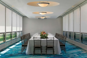 the belamar hotel manhattan beach tapestry by hilton