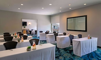 the belamar hotel manhattan beach tapestry by hilton