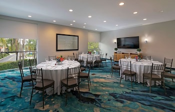 the belamar hotel manhattan beach tapestry by hilton