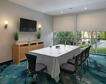 the belamar hotel manhattan beach tapestry by hilton
