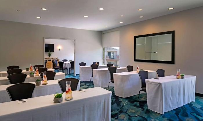 the belamar hotel manhattan beach tapestry by hilton