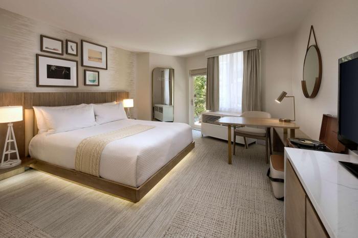 the belamar hotel manhattan beach tapestry by hilton