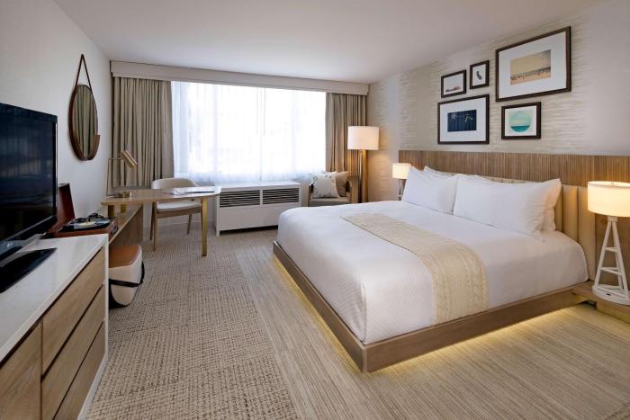 the belamar hotel manhattan beach tapestry by hilton