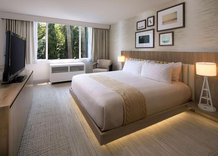 the belamar hotel manhattan beach tapestry by hilton