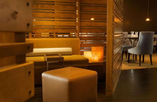 the belamar hotel manhattan beach tapestry by hilton