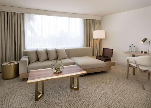 the belamar hotel manhattan beach tapestry by hilton