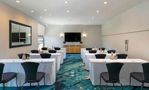 the belamar hotel manhattan beach tapestry by hilton