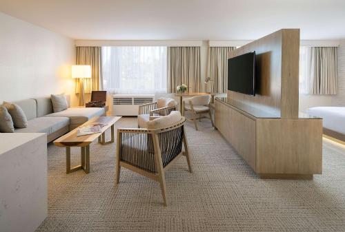 the belamar hotel manhattan beach tapestry by hilton