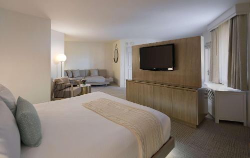 the belamar hotel manhattan beach tapestry by hilton