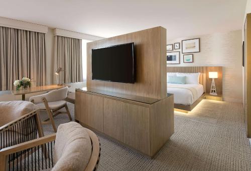 the belamar hotel manhattan beach tapestry by hilton