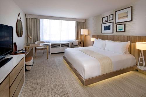 the belamar hotel manhattan beach tapestry by hilton