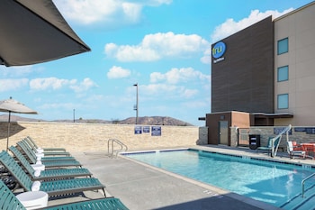 tru by hilton norco