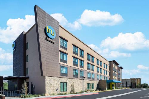 tru by hilton norco