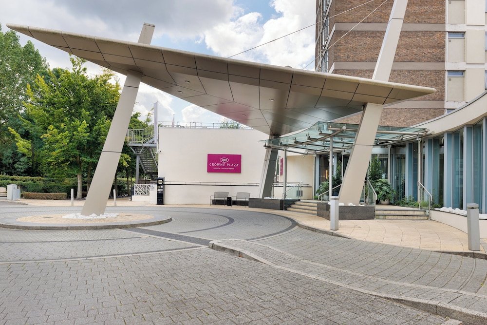 crowne plaza london gatwick airport an ihg hotel