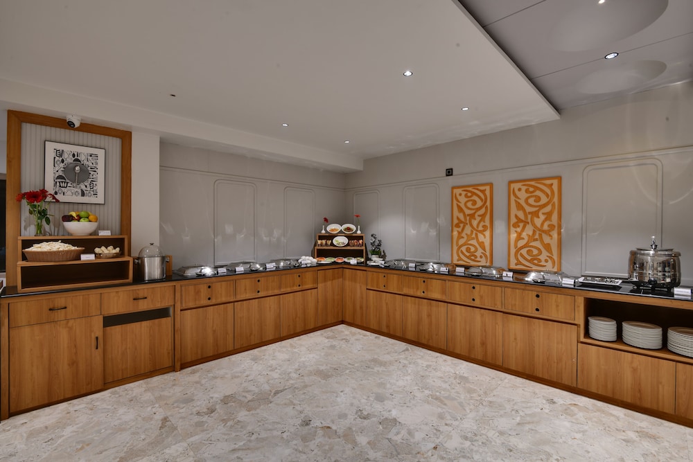 click hotel royal pearl galenda dahej