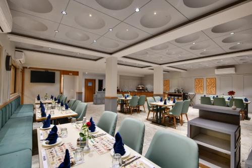 click hotel royal pearl galenda dahej