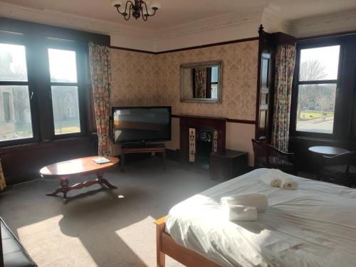 richmond arms adults only