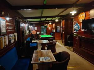 richmond arms adults only