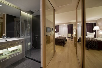 akra v hotel