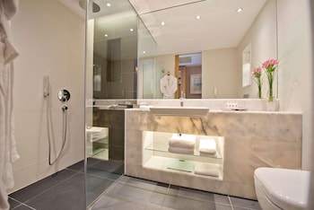 akra v hotel