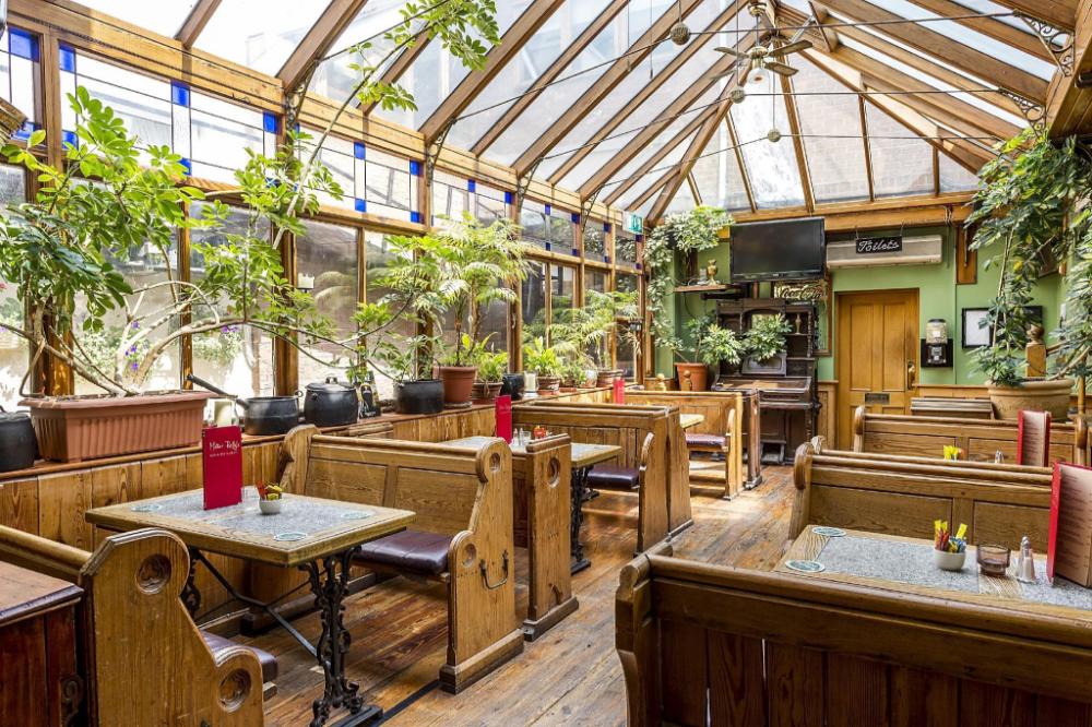 the uppercross house hotel