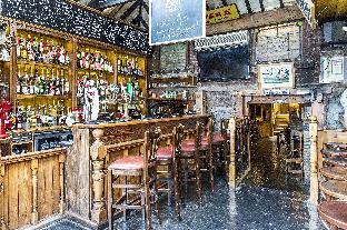 the uppercross house hotel