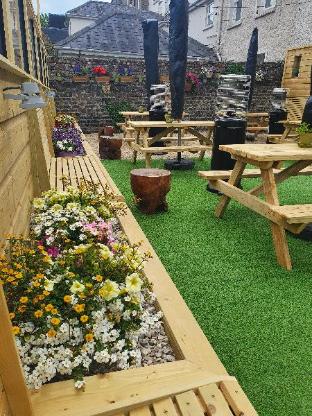 the uppercross house hotel