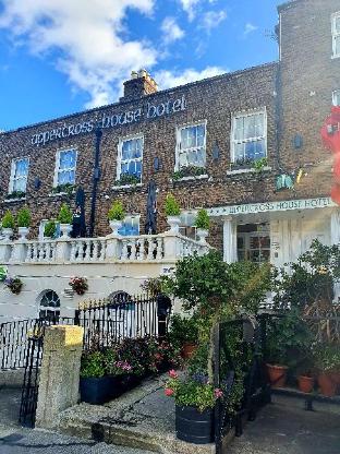 the uppercross house hotel
