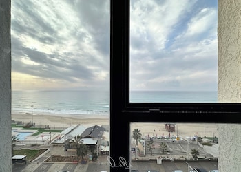 bat yam