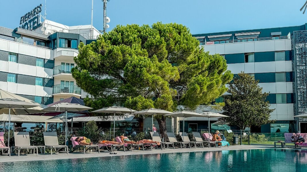 everness hotel and resort