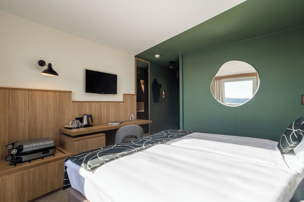 everness hotel and resort