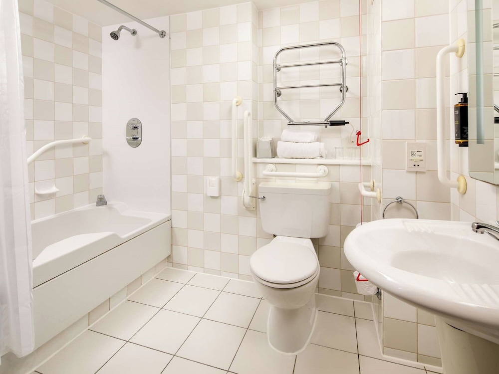mercure london staines upon thames hotel