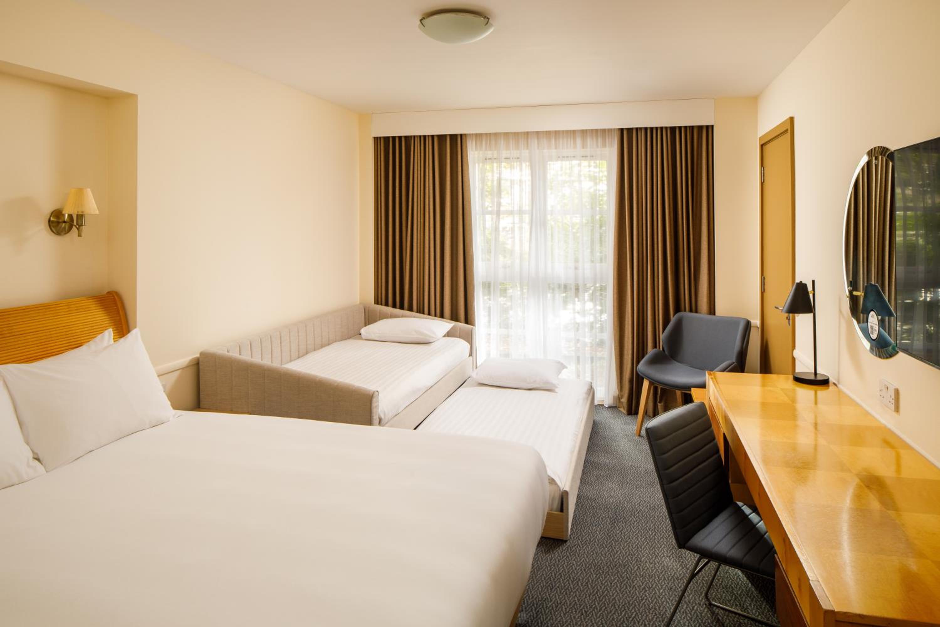 mercure london staines upon thames hotel
