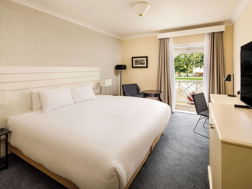 mercure london staines upon thames hotel