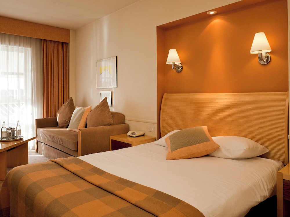 mercure london staines upon thames hotel