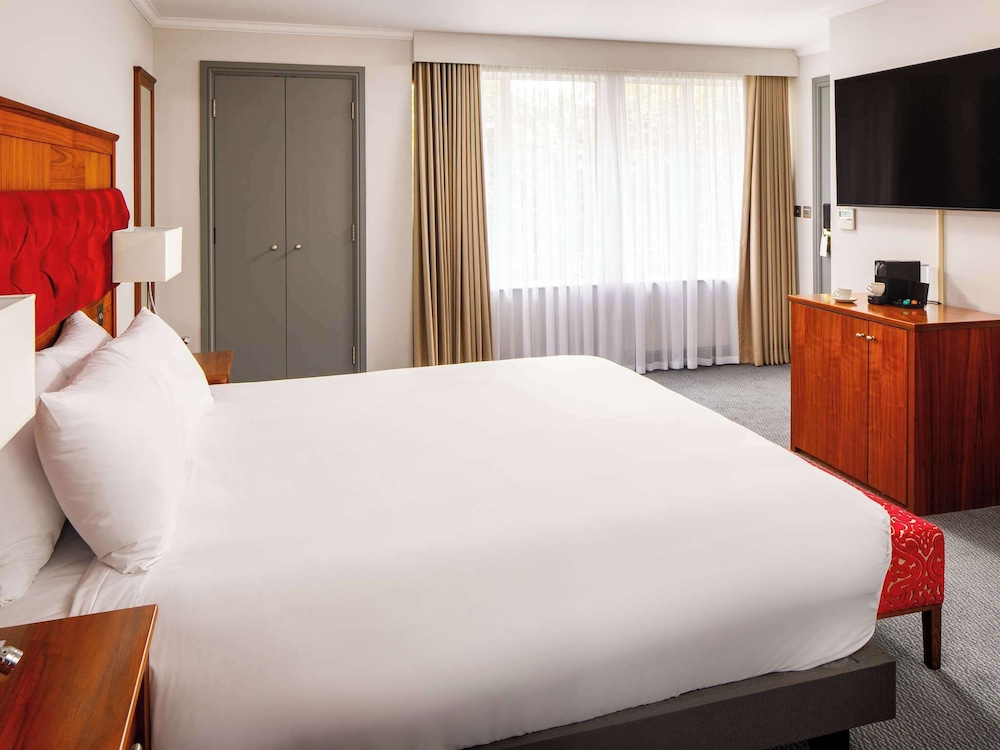 mercure london staines upon thames hotel