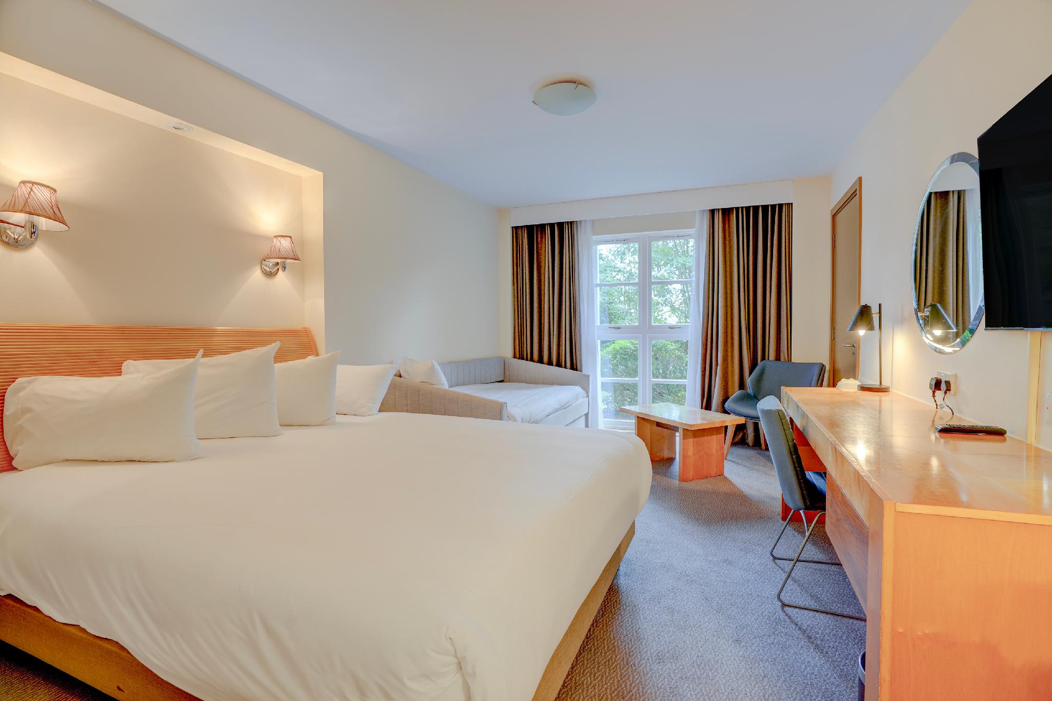 mercure london staines upon thames hotel