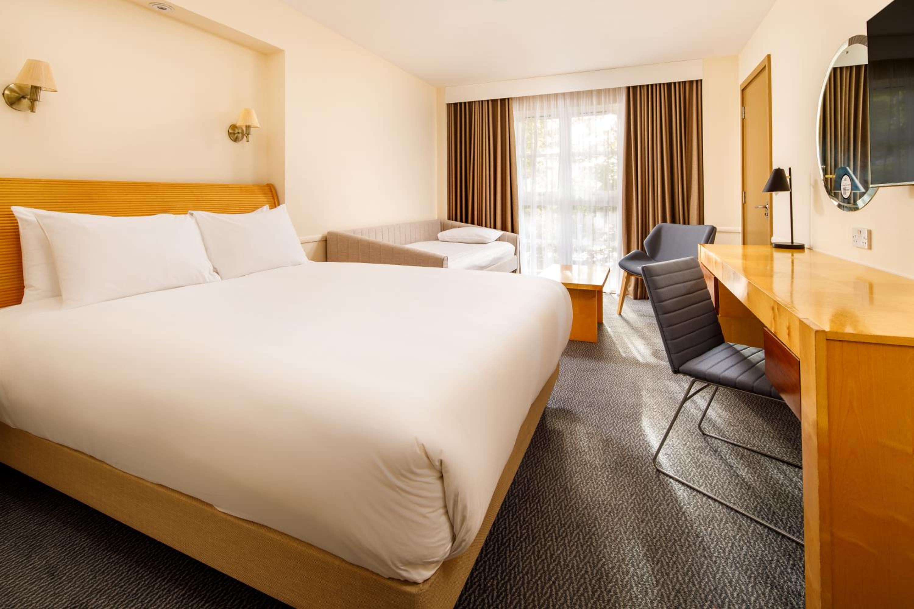 mercure london staines upon thames hotel