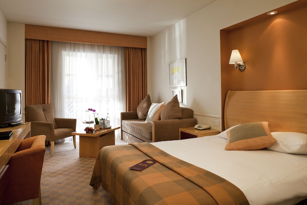 mercure london staines upon thames hotel