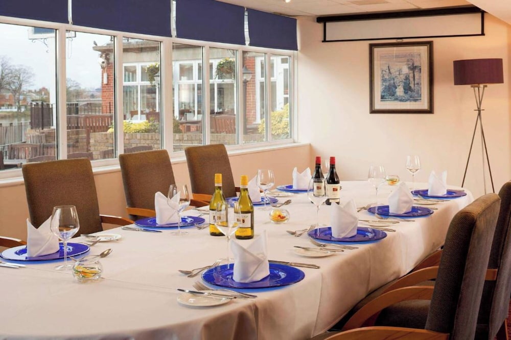 mercure london staines upon thames hotel