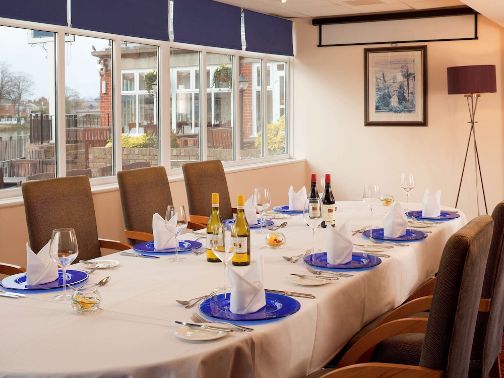 mercure london staines upon thames hotel