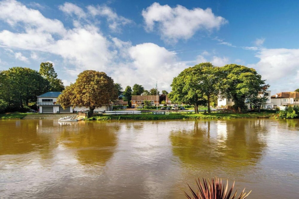 mercure london staines upon thames hotel