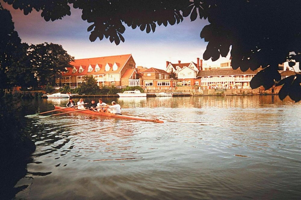 mercure london staines upon thames hotel