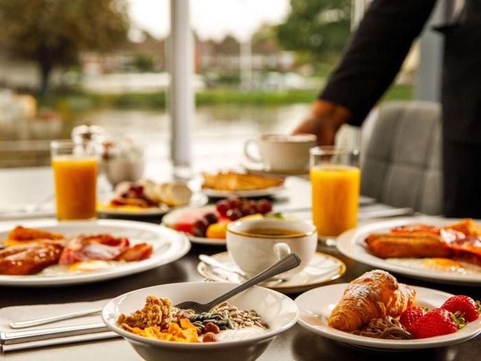 mercure london staines upon thames hotel