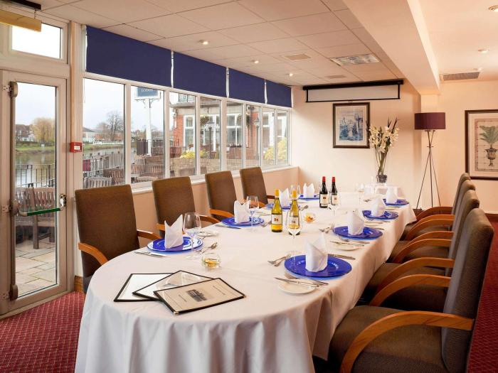 mercure london staines upon thames hotel
