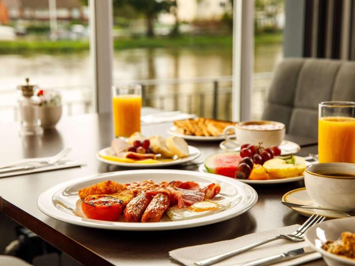 mercure london staines upon thames hotel